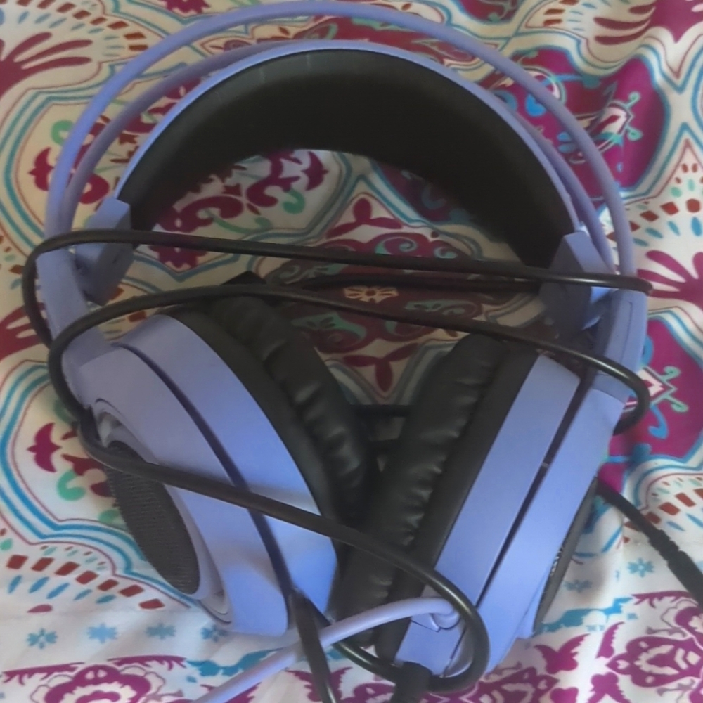 Kitty (purple) headphones